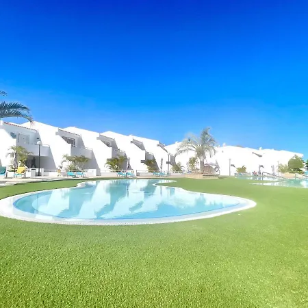 Nice Mp With Freewifi, Well Connected In Tenerife South דירה *